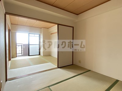 プロスベール高安の和室