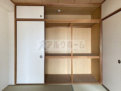 プロスベール高安の収納