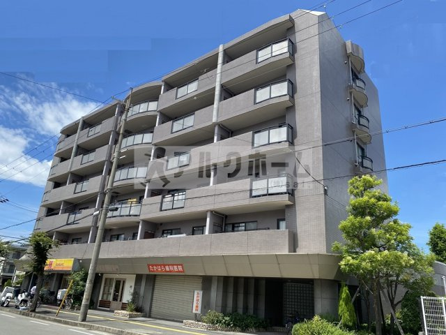 プロスベール高安の外観