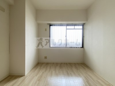 プロスベール高安の洋室