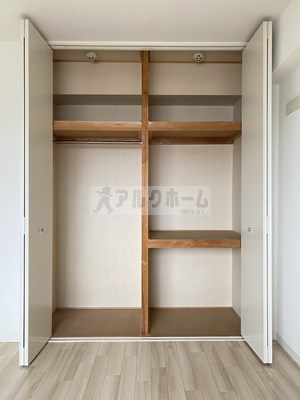 プロスベール高安の収納