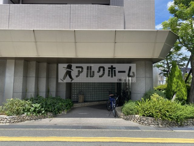 プロスベール高安のエントランス