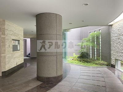 プロスベール高安のロビー