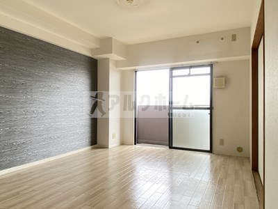 プロスベール高安の居間・リビング