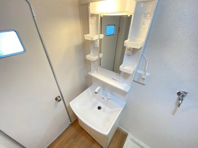 ヴィラナリー狭山8号棟の独立洗面台|同物件別部屋イメージ写真