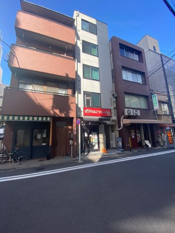 「防音マンション」ｄｅ－Ｚａｙの外観|おしゃれと重厚感を併せたエントランス。