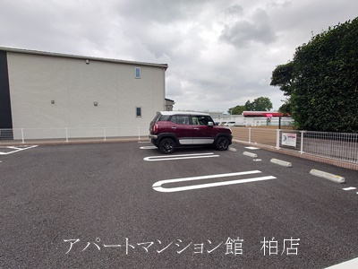 グレイシャスの駐車場
