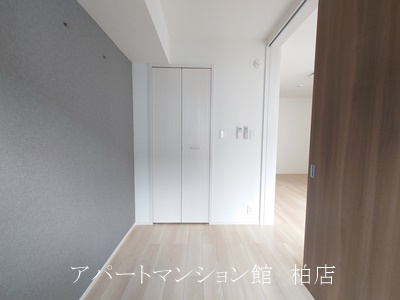 グレイシャスの洋室