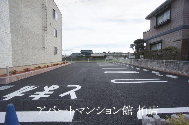 グレイシャスの駐車場
