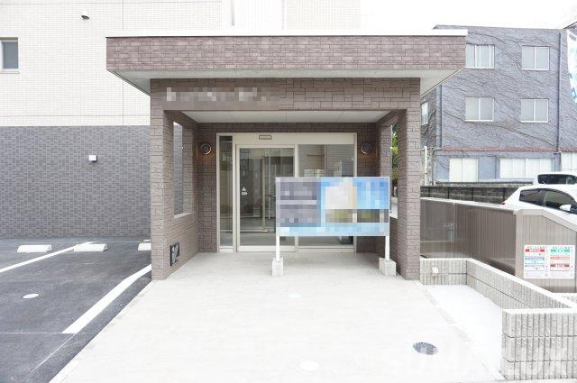 熊本市中央区新大江１丁目の賃貸マンションのエントランス
