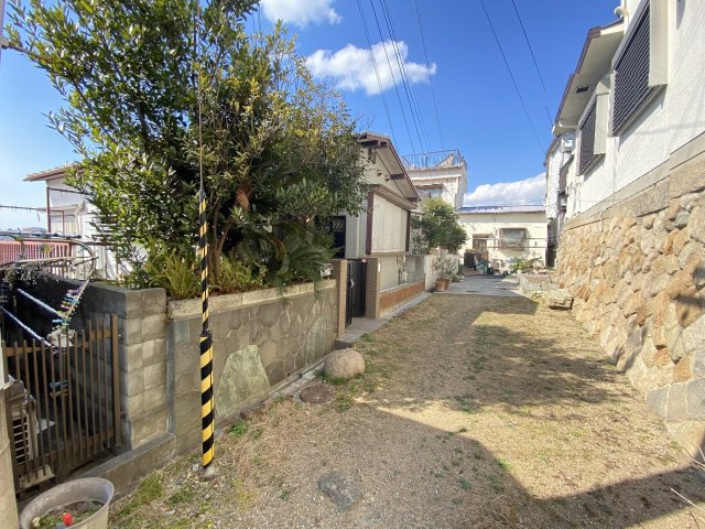 神戸市垂水区旭が丘3丁目　中古戸建　収益の前面道路含む現地写真