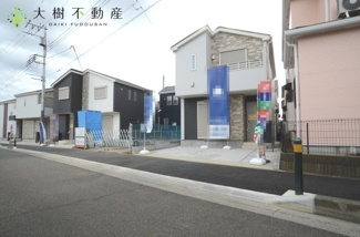【前面道路含む現地写真】