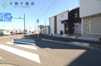 【前面道路含む現地写真】