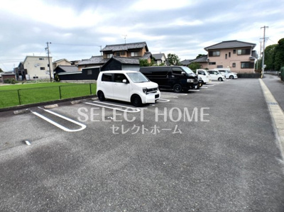 【駐車場】 | ＦＯＲＳＩＧＨＴ ＯＺＯＮＯ Ⅱ | 駐車場があるので、車を買う予定の方も安心です
