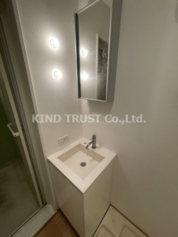 LuXe菅栄町の洗面所|明るい洗面所です