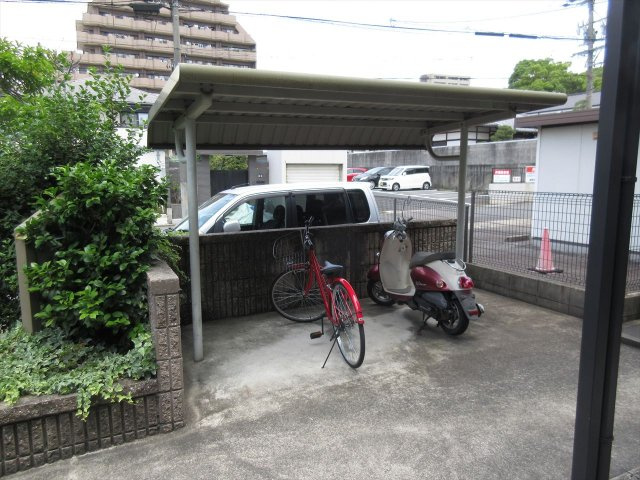 ヤングパレスA棟の駐車場|ヤングパレスA棟