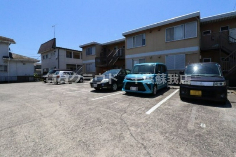 スカイハイツ池田Bの駐車場|車をお持ちの方に嬉しい駐車場付きの物件です