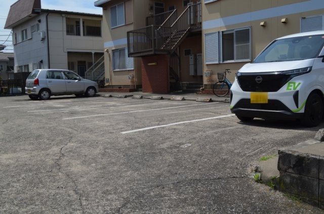 スカイハイツ池田Bの駐車場|駐車場に車を止められます