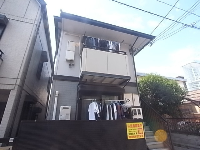 アゼリアンハイツの外観