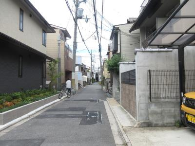 シャンポール雅の周辺|前面道路