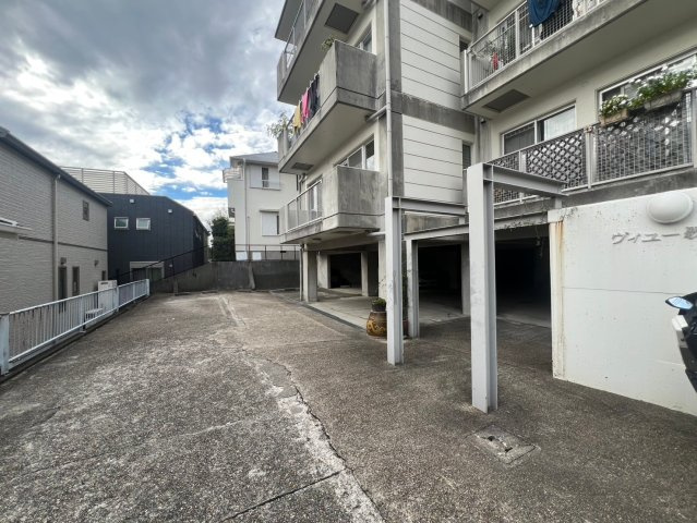 ヴィユー歌敷山の駐車場