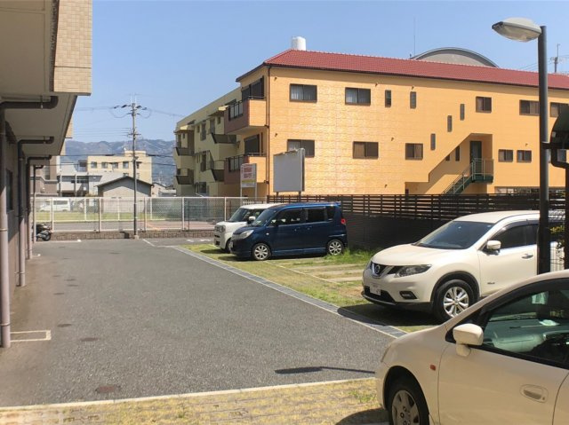 パストラル光町の駐車場