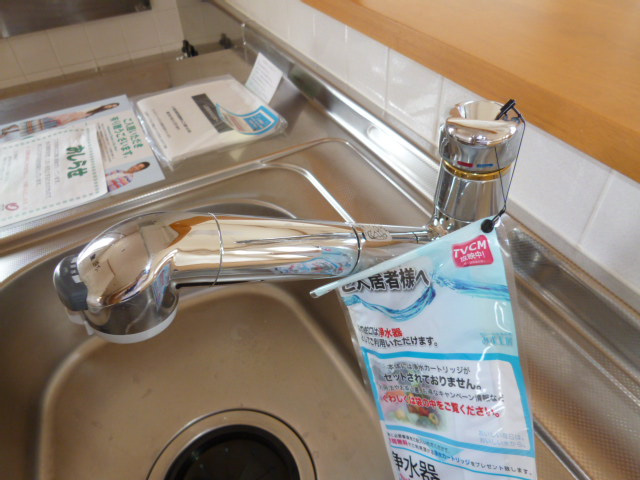 プリムヴェールのキッチン|浄水器付きシングルレバー