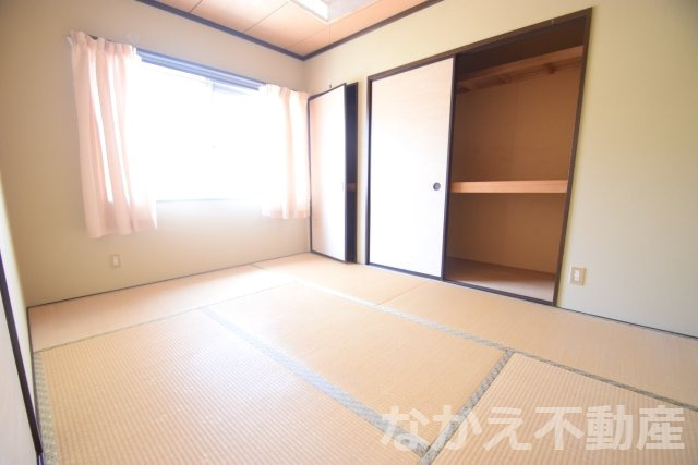 【寝室】 | 落ち着いた色調の寝室です