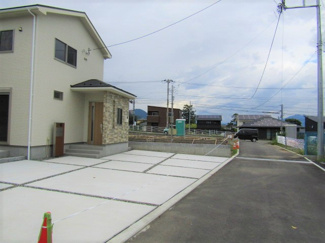 【前面道路含む現地写真】 | 前面道路含む現地写真です