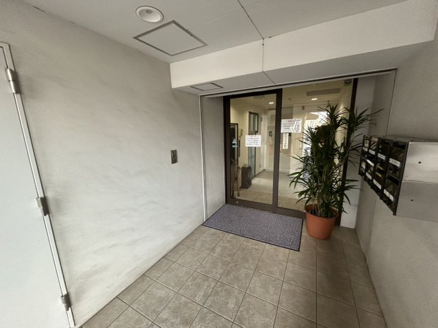 駅前グリーンビルのエントランス