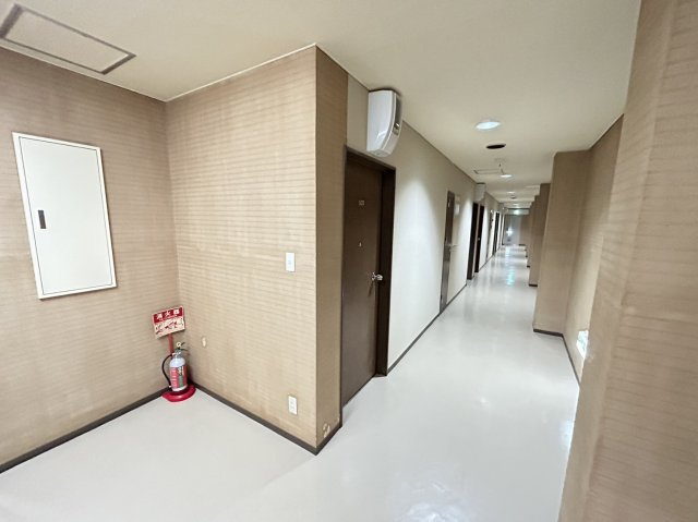 駅前グリーンビルのエントランス