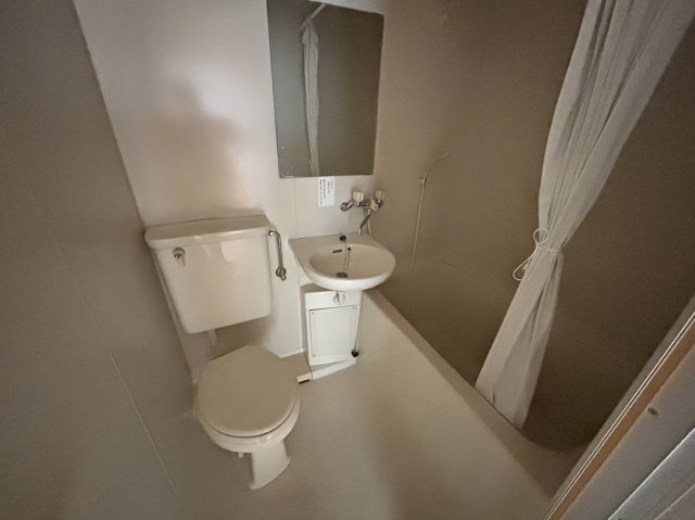 駅前グリーンビルのトイレ|ゆったりとした空間のトイレです