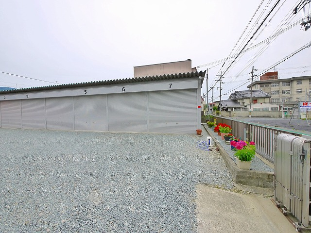 堀尾ガレージの外観|落ち着いた雰囲気の外観です