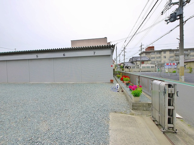 堀尾ガレージの外観|落ち着いた雰囲気の外観です