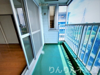 【バルコニー】 | ギャラック国府Ⅱ | 外からの目が気にならないバルコニーで洗濯物が干せます