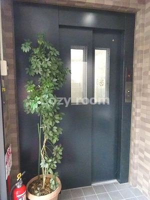 【その他共用部分】 | グランシャリオMIKASA | １階エレベーターホールです。