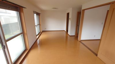 【居間・リビング】 | エンジェルガーデン | LDK16.8帖　キッチン側