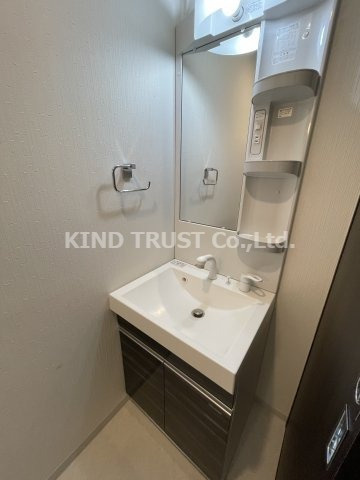 SKTRUSTBLDの洗面所|明るい洗面所です