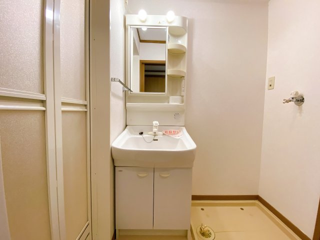 ラピスラズリの洗面所