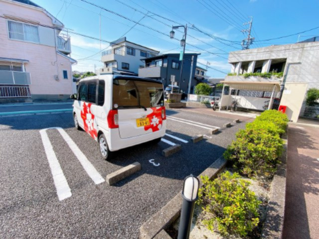 ラピスラズリの駐車場