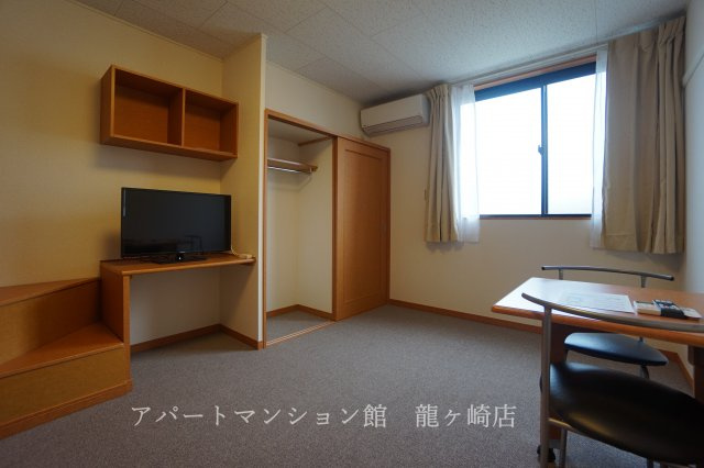 レオパレスコテナン阿見中央の居間・リビング