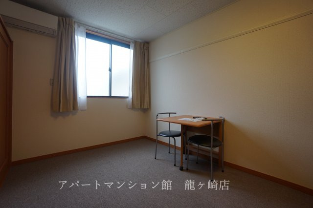 レオパレスコテナン阿見中央の寝室