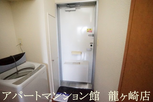 レオパレス慶の玄関