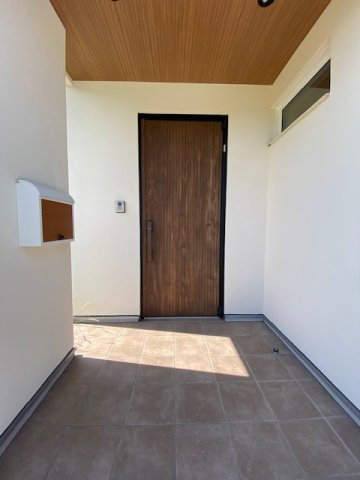 都城市高城町石山の中古一戸建の玄関