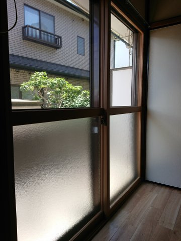 【バルコニー】 | 掃き出し窓は安心の２重サッシとなっております。