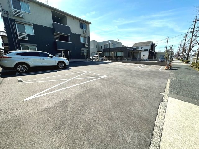リシュドール鷹丘の駐車場
