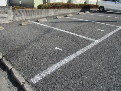 【駐車場】 | レオパレスウィンヒル | 画像9