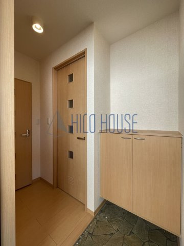 グランディール坂戸泉の玄関