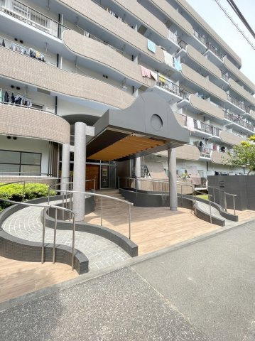 「防音室有」グリーンパーク北葛西のエントランス|毎日通るエントランスはこのようになっています