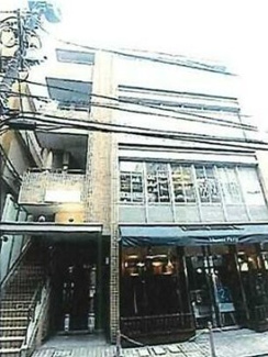 【外観】 | 鉄筋コンクリート造のがっちりとした建物。